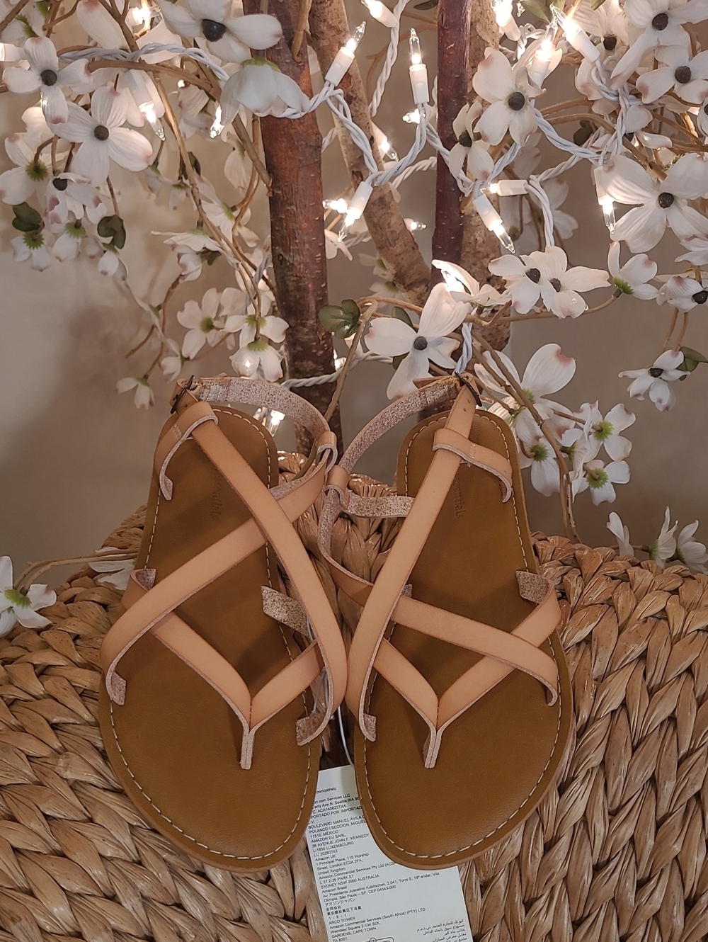 Amazon Essentials Tan Strappy Flat Sandals for Women